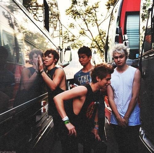 #1D #5sos   5/11/2013|| 13/02/2014