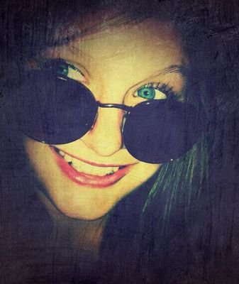 moniqueherselm1's profile picture. 