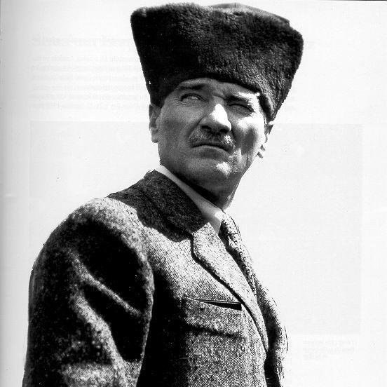 Tarih okudum desemde inanmayın,okumaya devam ediyorum ,68 yaşında ve hala öğrenciyim..AMA ŞUNU ÇOK İYİ BİLİYORUM,10 KASIM 1938 DE SAAT 09.06 DA,İHANETE UĞRADIK.