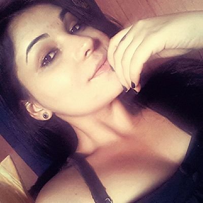 Sorria , pule , dançe , paquere muito , extravaze , não ligue para o que os outros ao seu redor pense sobre vs e seja feliz.