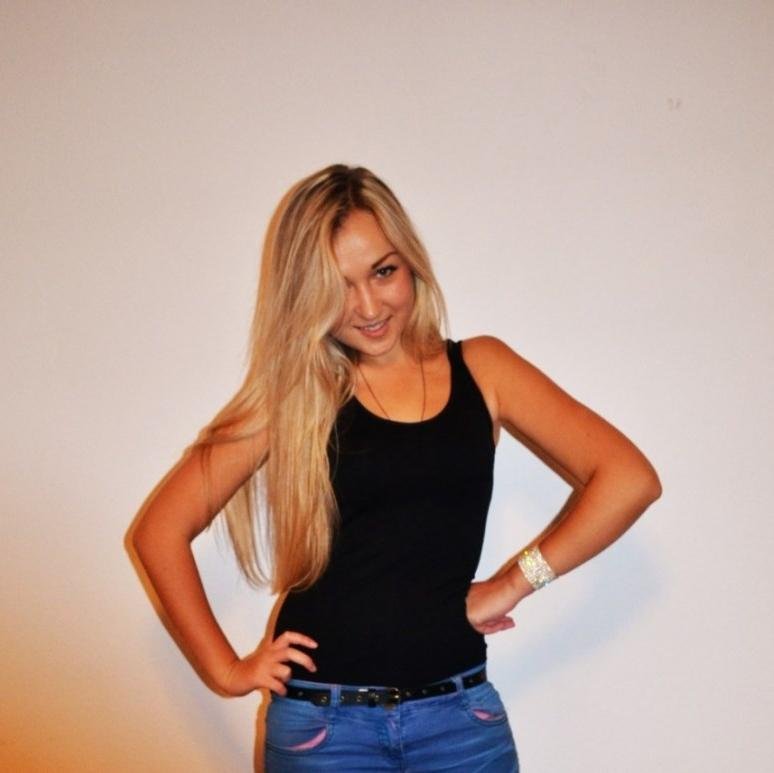 na, auch noch single? ich auch! :( kannst dich ja mal melden und mir auf http://t.co/Wre52dLmol schreiben! Username ist malena