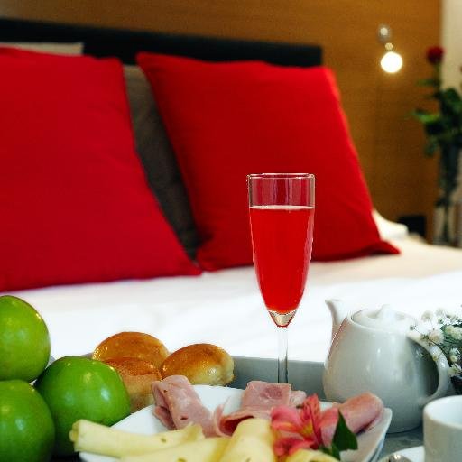 arshotelroma's profile picture. 