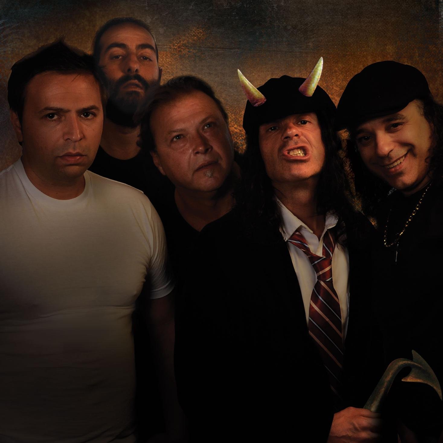 AN EXPLOSIVE TRIBUTE TO AC/DC