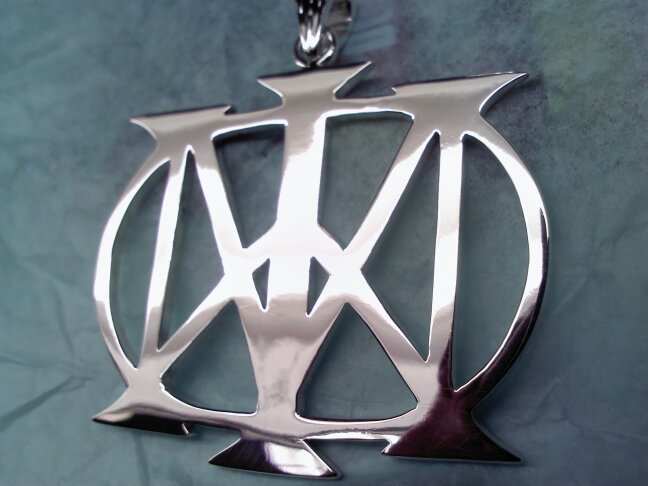 fabrico cualquier souvenir en plata en monterrey n.l. y amante del rock and roll ;)