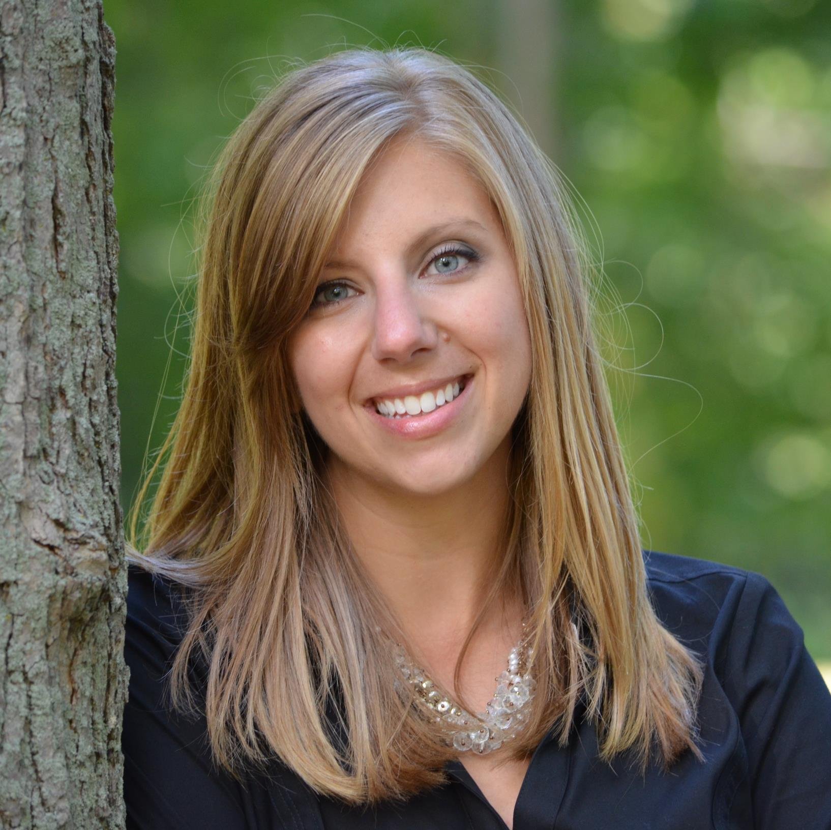 Country music loving, animal hugging, glass half-full kind of gal. | Public relations and social media specialist.