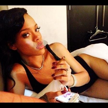South African Stan. My goals: 1. Get followed by Rihanna. 2. Meet Rihanna! @Rihanna