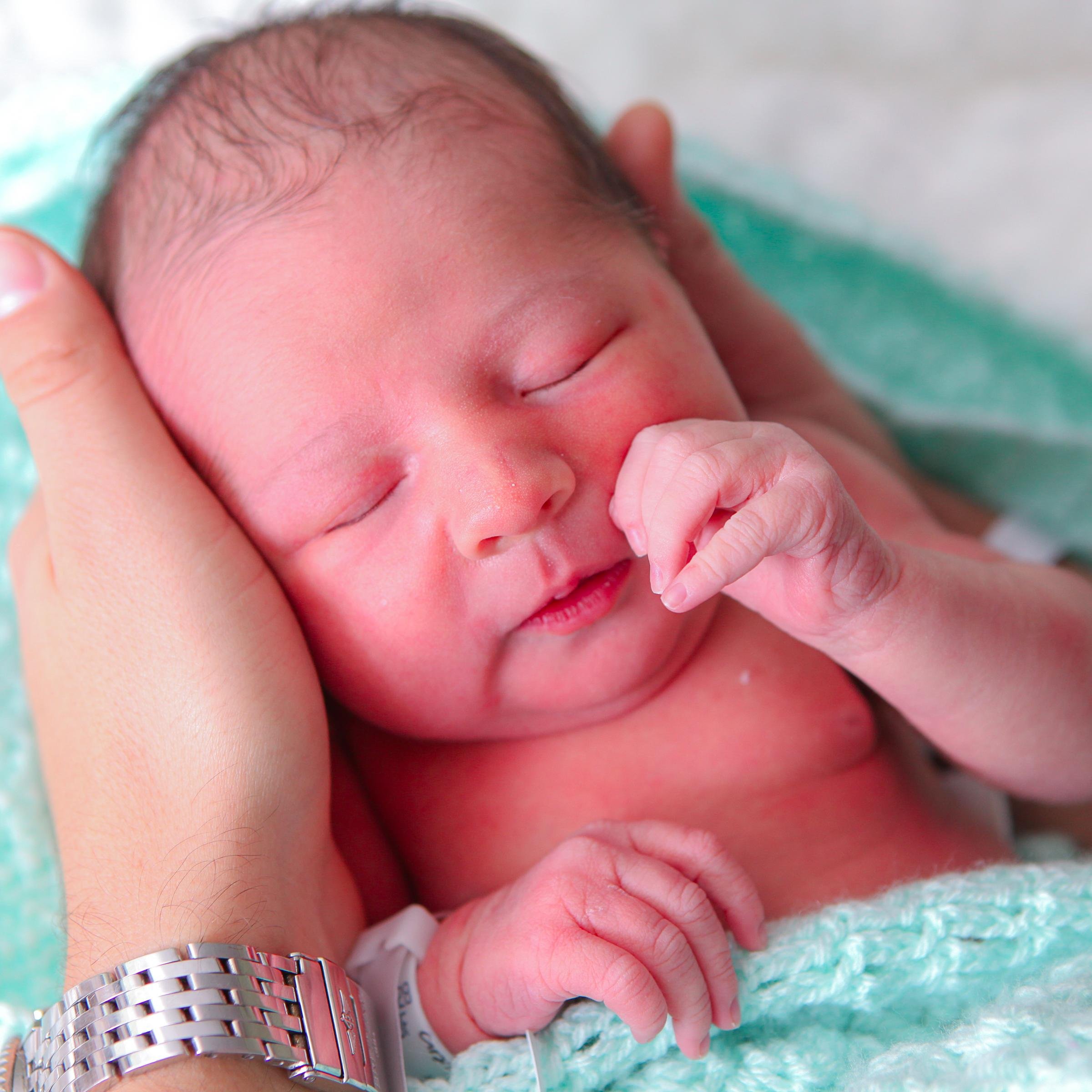 Daughter of @hollyloumurphy and @ryanwmurphy.  My friends call me Vi.