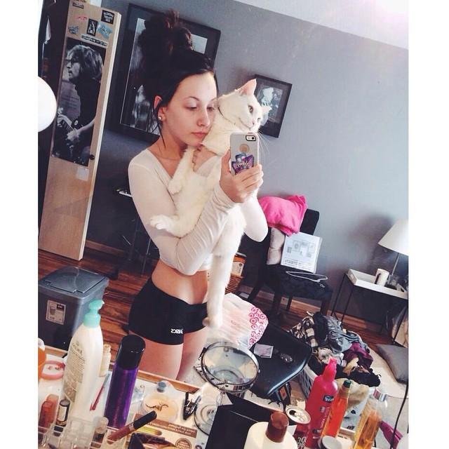 Hy all, i am Dina.Interests the fashion world and the cosmetics. I love to eat healthy and to do sports.