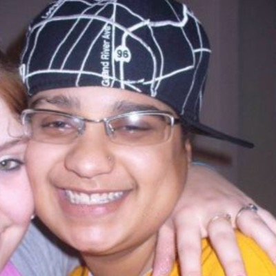 I am a manager at a restaurant #single #lesbian I love girls and Detroit Tigers baseball! Follow me I follow back. :)