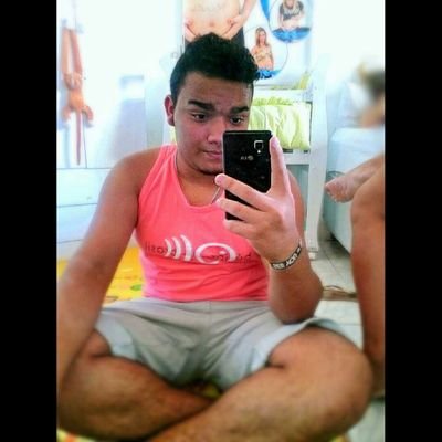 Sou romântico, sou atrevido, e ainda prometo ser fiel contigo ♪