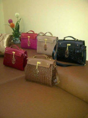 BAbagshop's profile picture. GROSIR Tas fashion lokal TERMURAH 287889D7 | WA, Line ✉: 081335136789 | Happy shopping jeng :* | owner @Ennyjameela