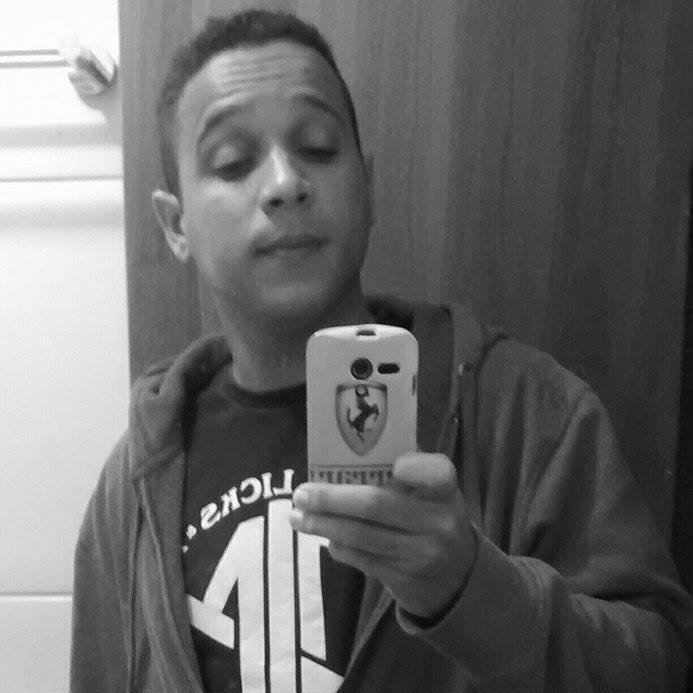 Feio , Liso , crítico e de Havaianas dono de 1 temperamento forte + justo.