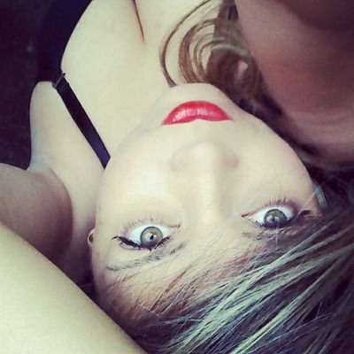 O tempo passa, as pessoas mudam, eu mudei e parei de me importar com muita coisa.
 ~~