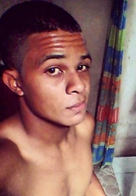 Me critique, fale mal. Mas
tenha a moral de admitir,
que eu sou melhor que
você .