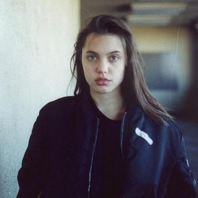 beginning actress and model. i like to party. 17.