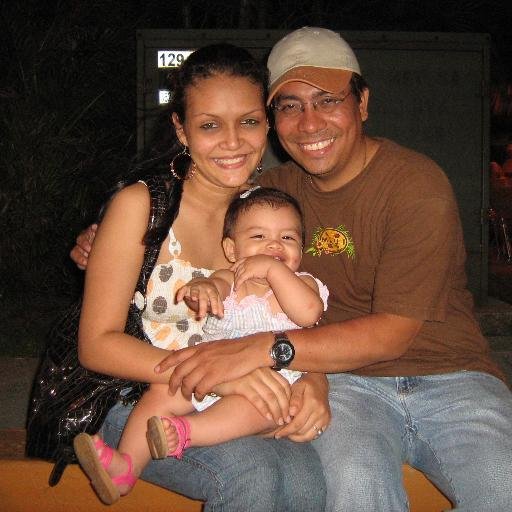 Simplemente Pablo José. Padre, trabajador y amante de los carros.