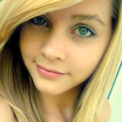 Salut moi c'est lisa 17 ans, bienvenu sur mon twitter :)