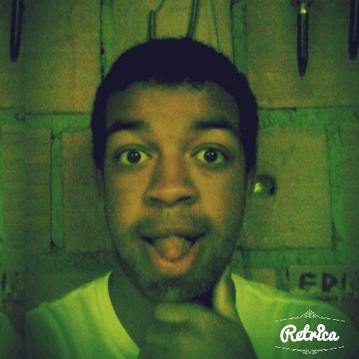 Quero Viver sempre sorindo  :)  Adoro A Demi Lovato Rihanna Gosto De Comversa So Alegri Bem Com A Vida  Gosto De Tudo  naO So Chato So Alegri E Muito *------*