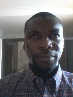 Nacio el 13 de Enero de 1973.Guinea Ecuatorial.Vive en Brasilia.Habla Espanol,Frances y nociones de Portugues y Ingles.