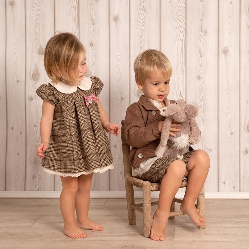 Tienda infantil de 0 a 14 años.Confeccionamos a medida vestidos,trajes de arras,ceremonia,cristianar.Disponemos de marcas como Nini,Paz Rodriguez,Cesar Blanco..
