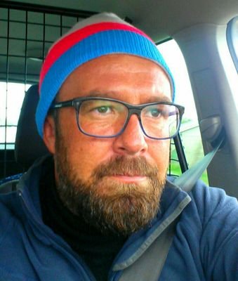 Verdensborger, drummerboy, selverklært skiguru, ironisk besserwisser, avdelingsleder i sikkerhetsbransjen OG hverdagshelt.