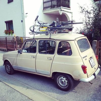 An old-timer and a young couple on the road to find new places, gorgeous sites, happy people and tasty food!