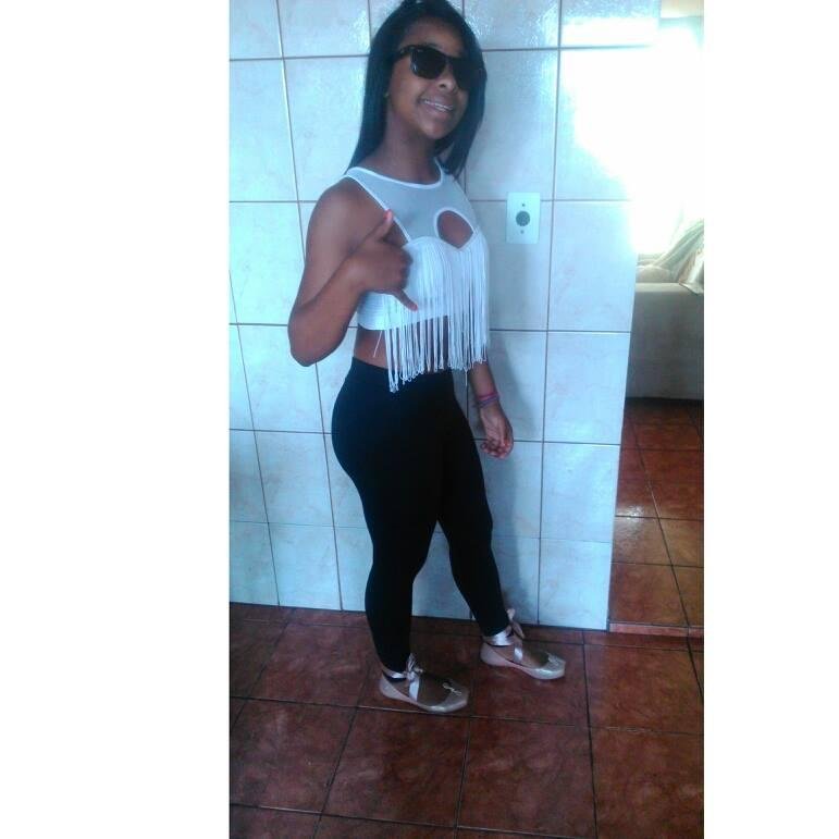 essa morena é linda  ela  chega e para  igual ela você nao acha.