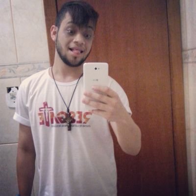 Minha vida. Minhas escolhas. Meus problemas. Meus erros. Nenhum é da sua conta. Então, cuide da sua vida antes de falar da minha.