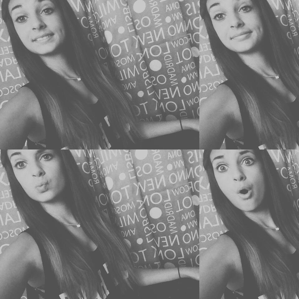 Hello,follow me and me follow you❤️
                  13 ans. 
      Habite a côté de Béziers. 
                 Directionner 
                 Bisous, Kiiss❤️