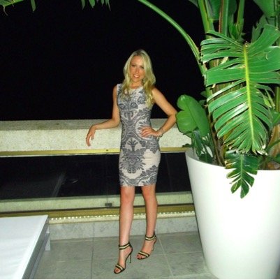 He offered her the world... She said she had her own. Pole dance/NUFC