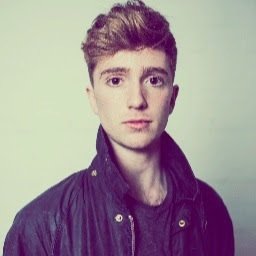 •17• —Nieto de Gregor, hijo de Kiryl y primo segundo de Astoria y Daphne— “Mi amo y señor Lord Voldemort”