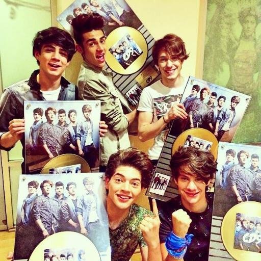 ESTA CUENTA ES DEDICADA A 5 LOCOS ENAMORADOS DE LA MÚSICA CD9