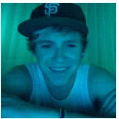 HIII READ THE LINK IN MY BIO FOR EASY QUICK MONEY 100% REAL BRUH earn money for 1d and 5sos tickets bruh CLICK LINK IN BIO