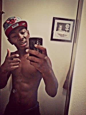 Intelligent handsome talented nigga trynna make it plays hard N work harder!!!! #GOD #FAMILY #FOOTBALL