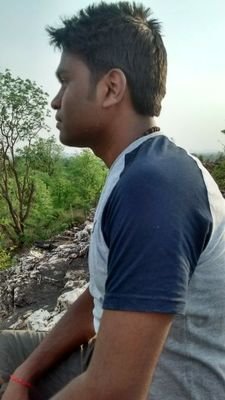 interested in politics but not involved, read poetry but cant write, mechanical engg, like traveling, sprituality, respect all religion 😍