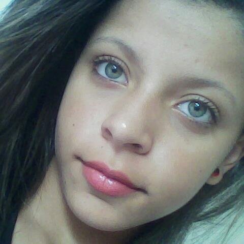 Amor sem beijo, amor sem abraço, amor sem olhar. Que amor é esse? Simples  Um amor que ainda irá começar.