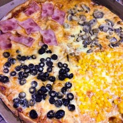 Las mejores pizzas maracuchas, que despiertan y complacen a los paladares... Avenida ppal Pomona, Calle #102. Servicios a domicilio: (0261)4173329