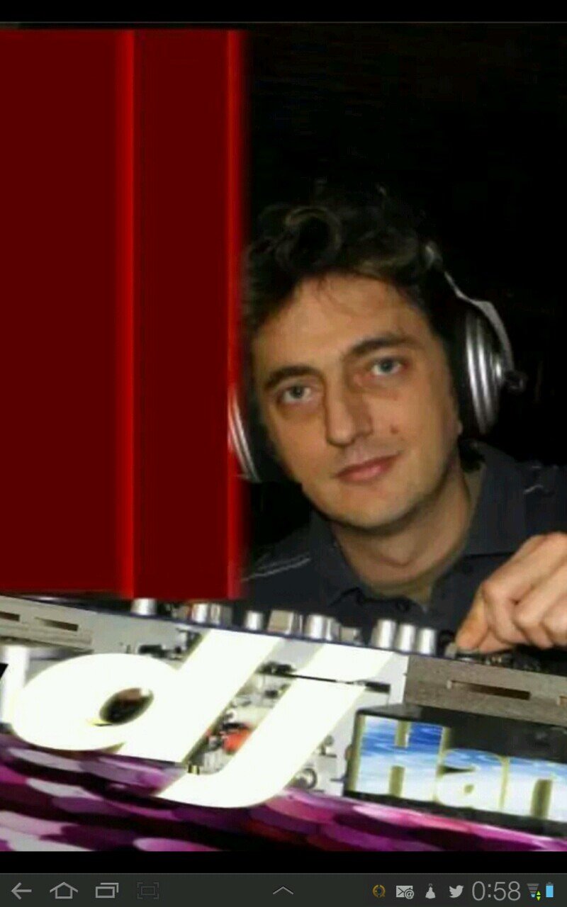 djcompositeur plus de 15 ans d experiense dans la techno interview avant premiere et emission tele (bordeaux)mix 3 et 4platines une tury a fond dans le son!