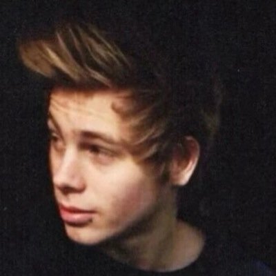 I am a a fan of 5sos and people in the world are mean people have to stop bullying i hate people that are bullying people help stop bullying please