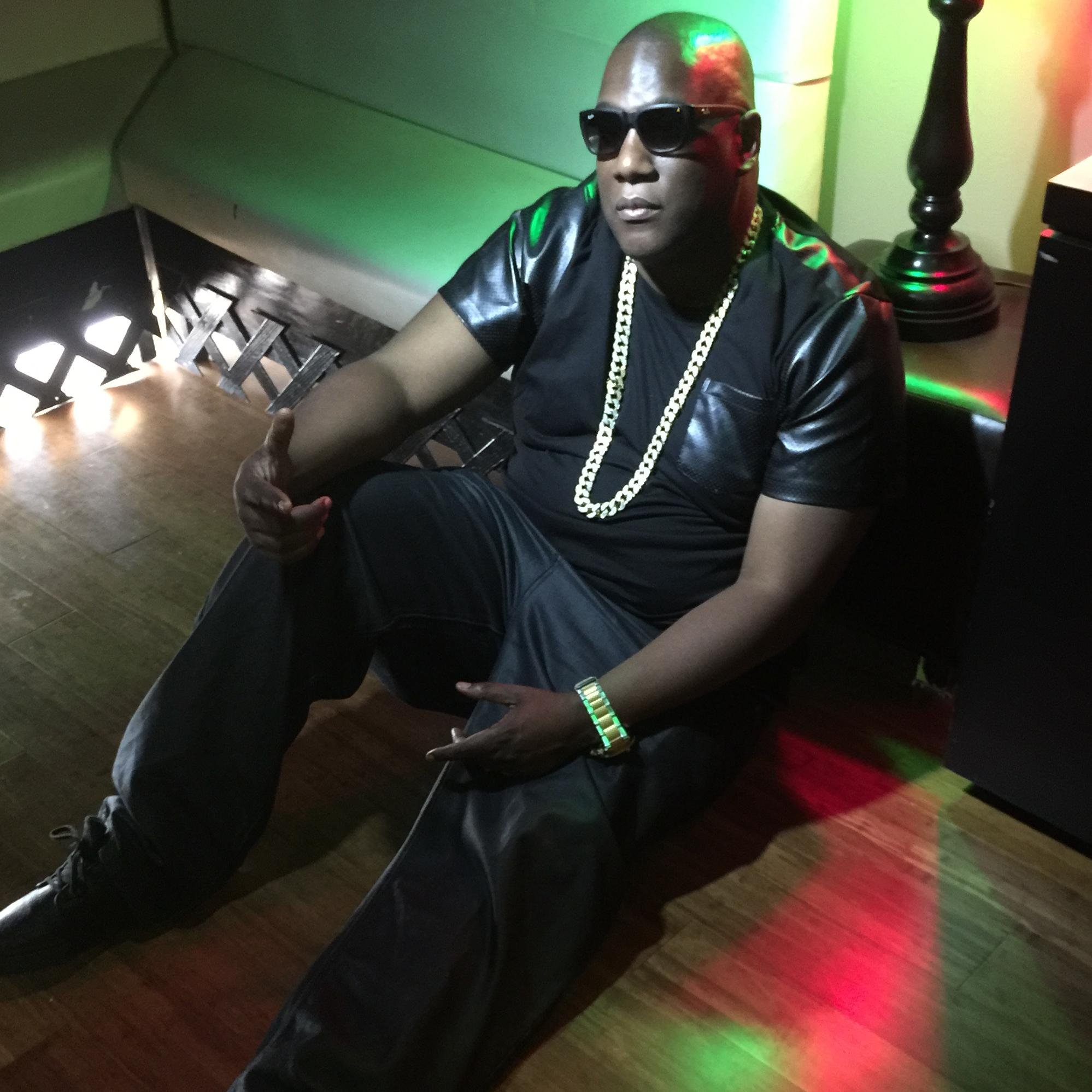 Original Born Jamericans!! From Group Born Jamericans,Songwriter,Producer & Computer Specialist Link Me!!!! shinealousrecords@gmail.com
