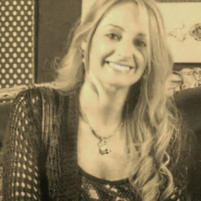 ClaudiaActc2914's profile picture. 