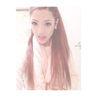 im more of the makeup twin and niki is more of a fashion, clothes twin -@gabcake