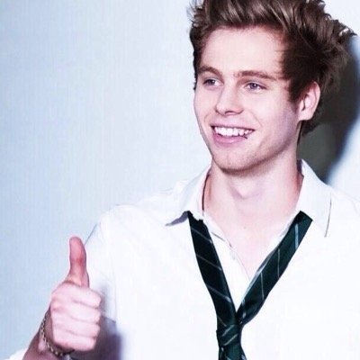 FREE FOLLOW. PLS FOLLOW @IMAGINE5SOSGIFS OR I WILL UNFOLLOW!!!!!!!
