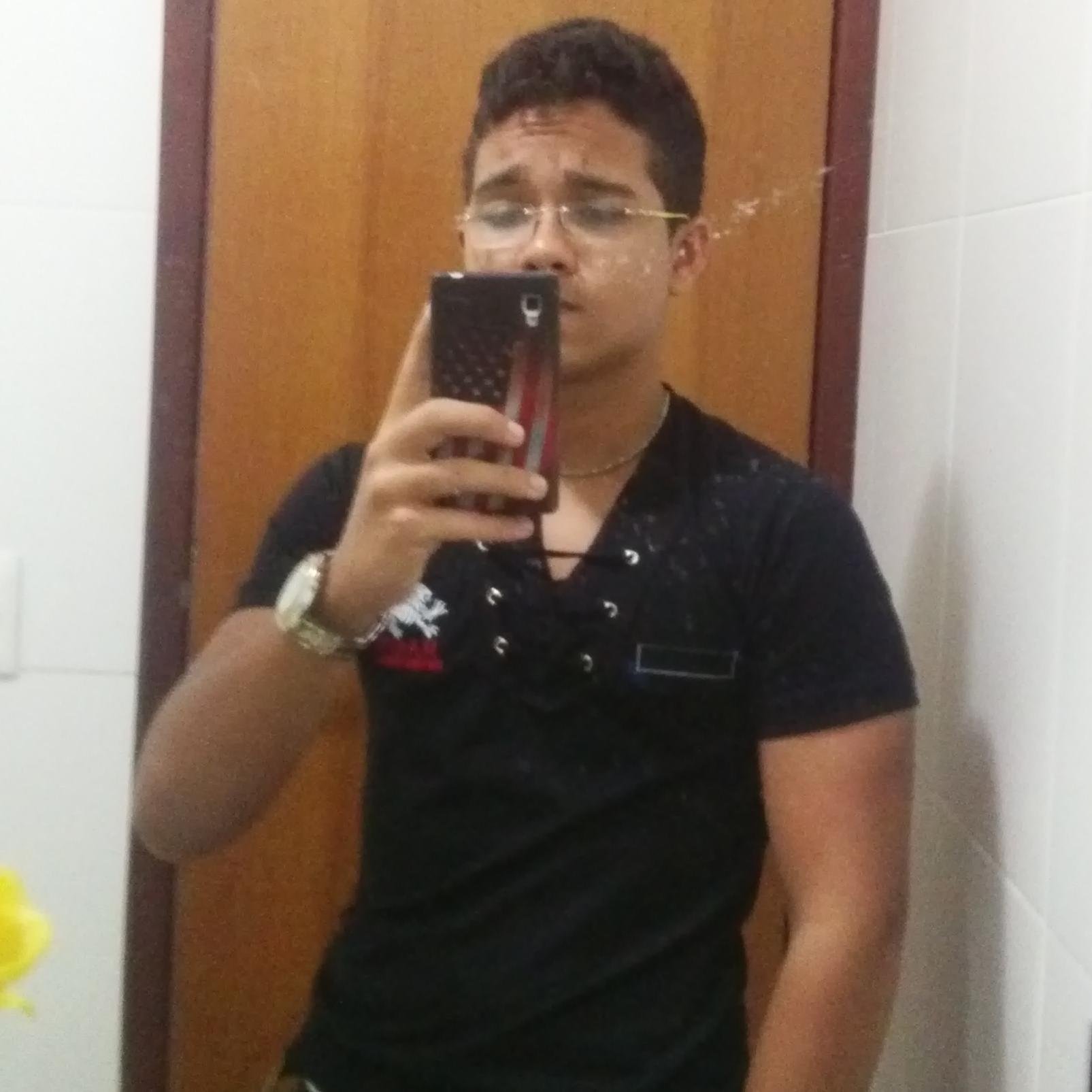 Guilherme Leão.. 16 anos..  whats: 83 8764-9691
