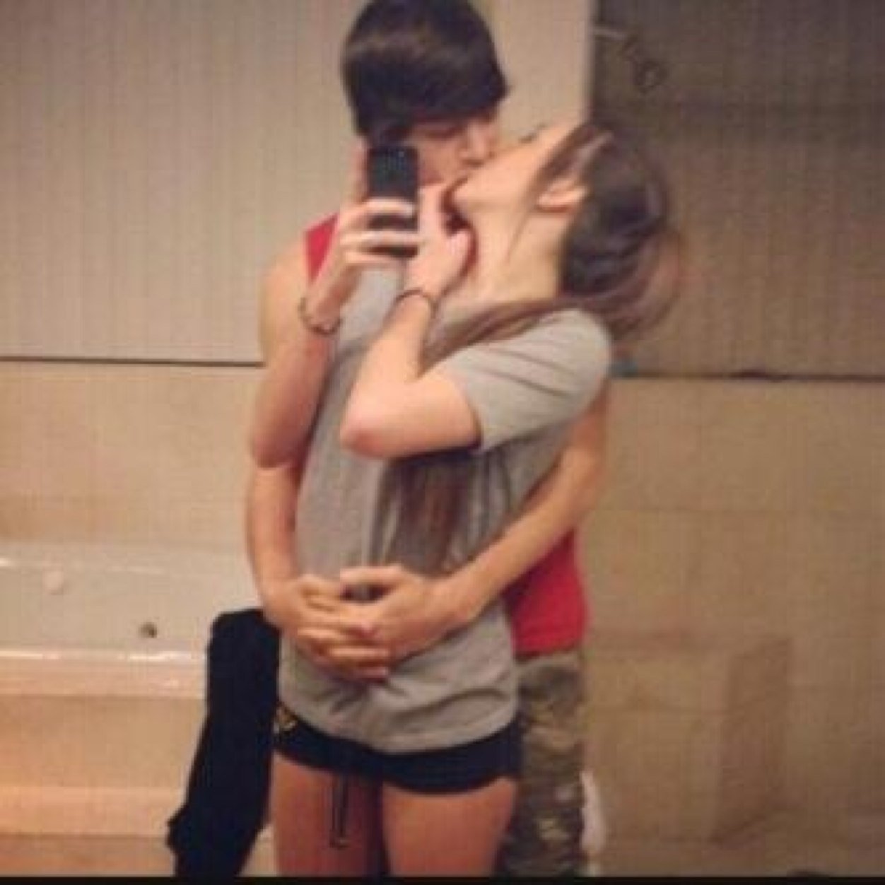 hex223's profile picture. ‏​ﻣدري وش ﺎﻟﻟي ﻓي ﻏرامهہ ﺑلاﻧي  راﺣت ﺑي ﺎﻟذﻛرى ﻣع ﺎﯾﺎم ﻟﻗﯾﺎهہ