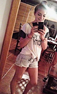 ~Él la miraba dormir, pero no sabía quién de los dos estaba soñando~