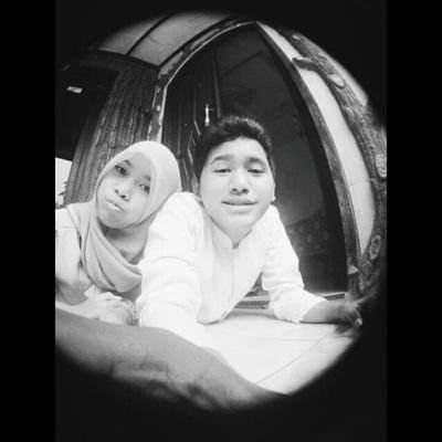 Cewek berhijab itu cantiknya pasti luar biasa apalagi ditambah hatinya yang penuh dengan kebaikan. Setuju? Retweet♥