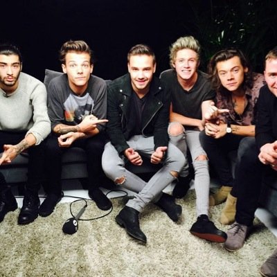 I wish I was beside @louis_tomlinson