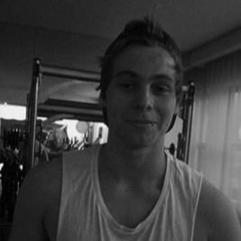 卌YOU COMPLETE MEϟϟ ♡ follow my main: @hazzasparadise ᴗ̈ || here to rt your spam to 5SOS & 1D ||
