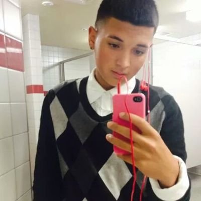 I go to D.V ! Beto Durate will always be in our Hearts, Biggest laker fan ever !! ;) i follow back